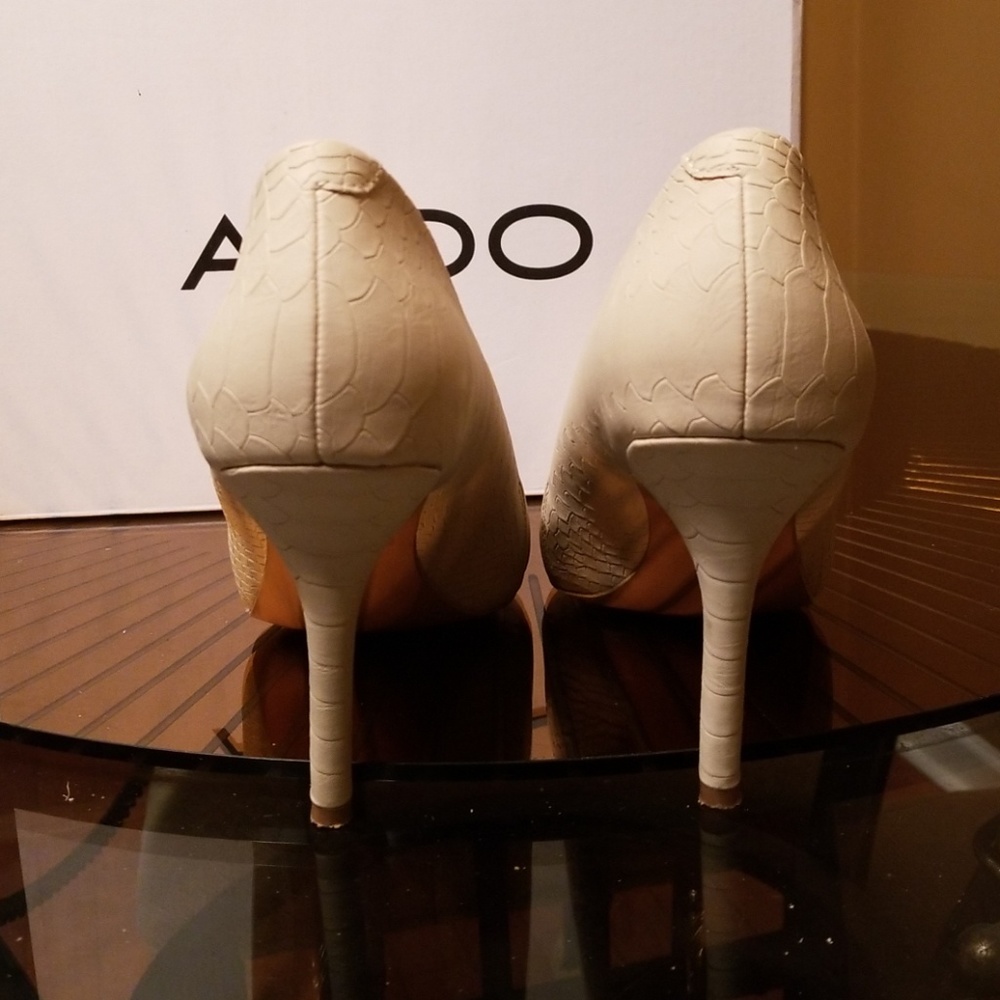 Shoes - Picture 4 of 7